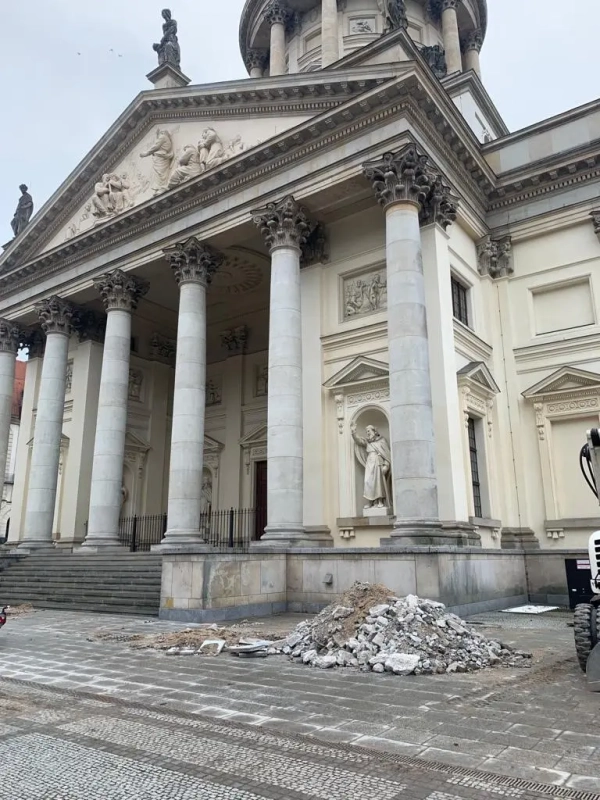 Krustenplatten Gendarmenmarkt Bergung