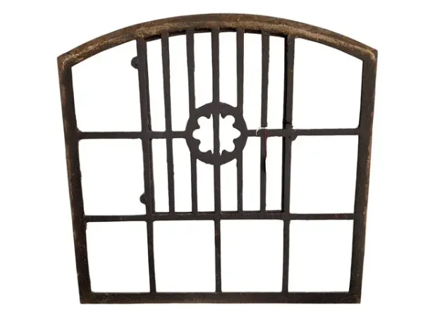 A-01136 Eisenfenster mit Rosette